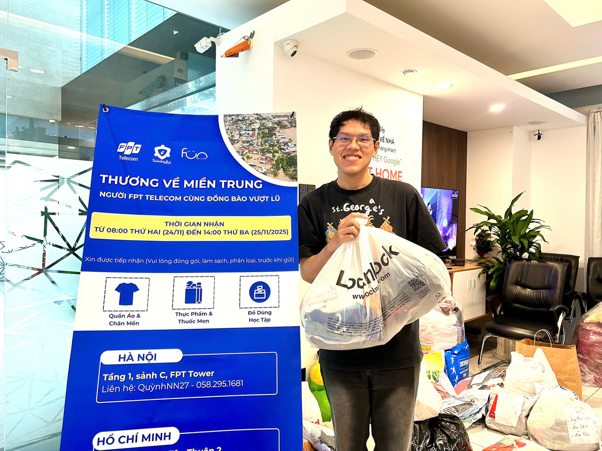 <p class="Normal" dir="ltr"> Mong bà con sớm vượt qua thời điểm khó khăn này và tái thiết cuộc sống” - Nguyễn Hoàng Sơn &lpar;FPT HO TP HCM&rpar; chia sẻ. Ngày đầu phát động, Sơn đã mang những túi đồ, áo mưa đến quyên góp cho chương trình.</p>