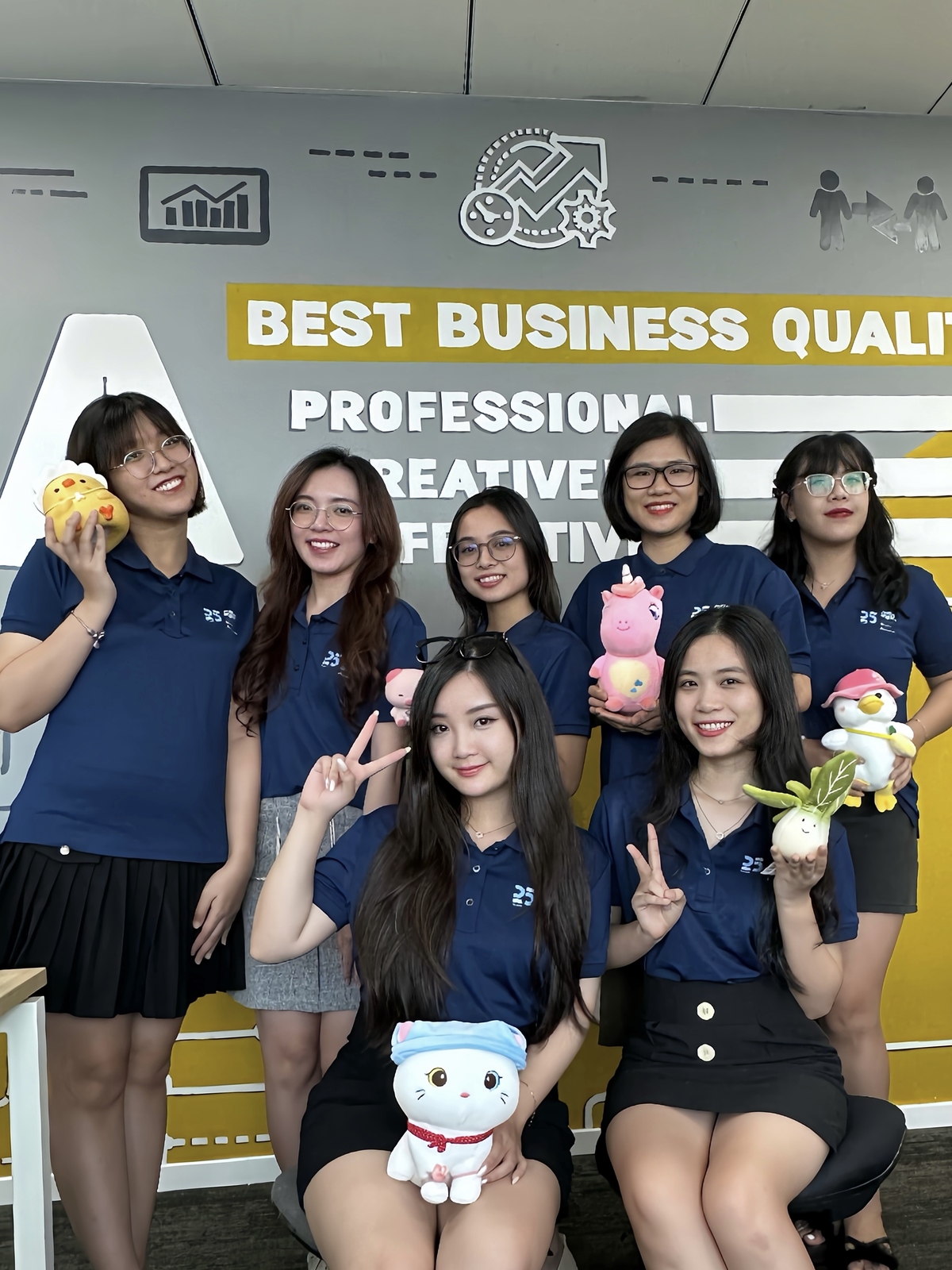 <p class="Normal" style="text-align:justify;"> Trong 1-3 năm tới, Linh đặt mục tiêu tiếp tục hoàn thiện năng lực chuyên môn để trở thành một QA xuất sắc hơn nữa. Cô muốn triển khai tốt các dự án đang đảm nhiệm, đồng thời tạo ra nhiều giá trị cho bộ phận và cho toàn đơn vị.</p>