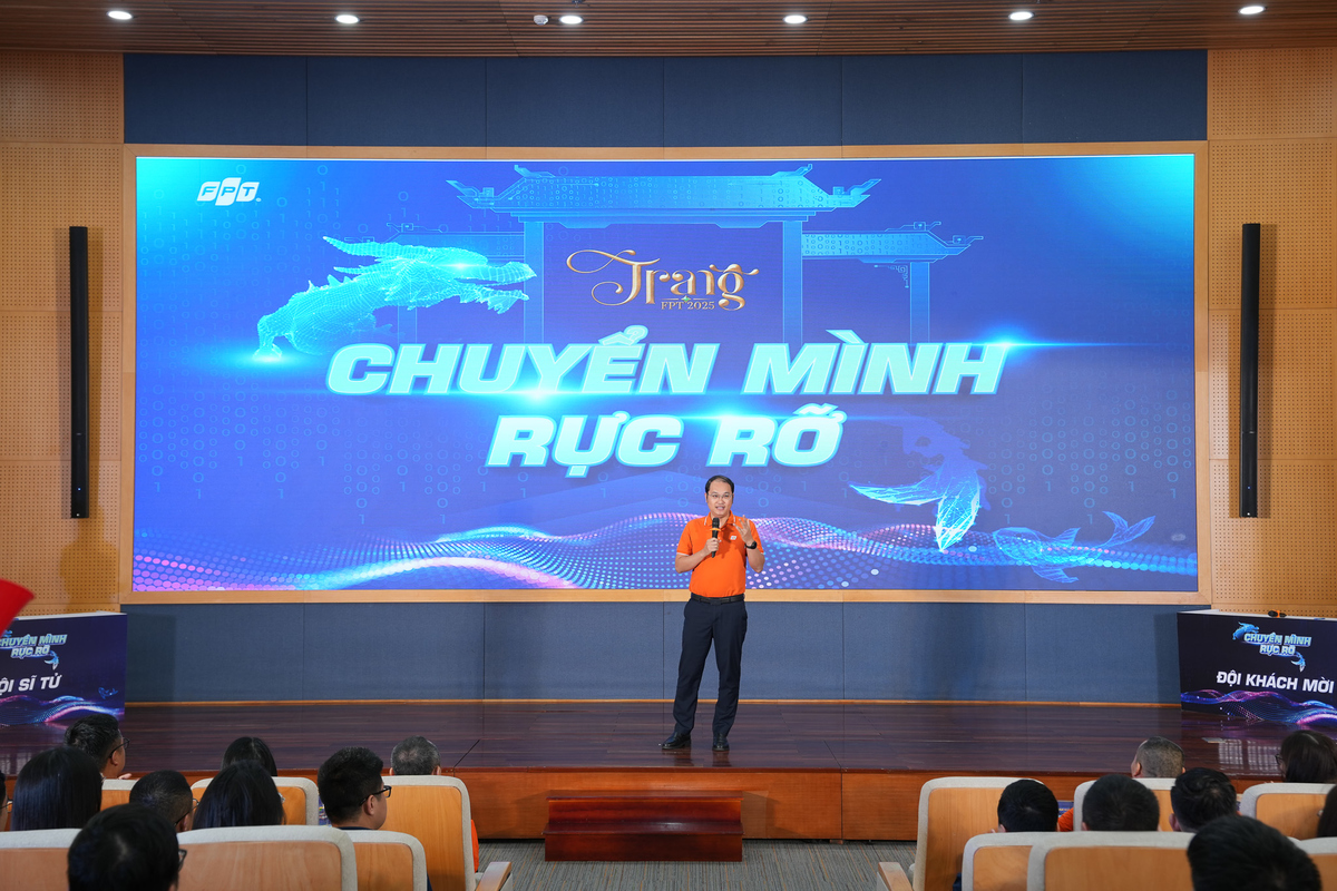 <p class="Normal" style="text-align:justify;"> Ngay khi bước vào hội trường, các sĩ tử nhận được sự cổ vũ hò reo từ các cổ động viên. Không khí như bùng cháy ngay cả khi cuộc thi chưa bắt đầu.</p> <p class="Normal" style="text-align:justify;"> Mở đầu chương trình, chị Trịnh Thu Hồng, Trưởng Ban Tổ chức cuộc thi – Giám đốc Học viện FPT, khẳng định 35 sĩ tử năm nay chính là những đại diện ưu tú nhất từ hàng ngàn gương mặt trẻ mang trong mình khát vọng tiên phong của nhà F. Theo chị, các thí sinh đóng vai trò quan trọng trong việc vun đắp và phát triển “gene FPT”, đặc biệt là gene lãnh đạo – nền tảng để gìn giữ văn hoá và giúp FPT chuyển mình mạnh mẽ hướng tới mốc 40 năm.</p> <p class="Normal" style="text-align:justify;"> "Cuộc thi này sẽ giúp các bạn mở ra nhiều hướng đi mới cho bản thân và đồng đội của mình trên con đường chinh phục thành công tại FPT, với giá trị cốt lõi Tôn - Đổi - Đồng - Chí - Gương - Sáng các bạn luôn khắc cốt ghi tâm" - chị Trịnh Thu Hồng gửi gắm.</p> <p class="Normal" style="text-align:justify;"> Đại diện BGK cuộc thi, anh Chu Quang Huy, Giám đốc Nhân sự Tập đoàn FPT, gửi lời chào mừng đến 35 sĩ tử đã xuất sắc bước vào vòng Thi Hội tại trụ sở FPT. Anh nhấn mạnh Trạng FPT năm nay đánh dấu mùa thi thứ 28 – một hành trình lâu đời và danh giá bậc nhất của tập đoàn nhằm tìm kiếm, bồi dưỡng thế hệ lãnh đạo kế cận. Anh chúc các sĩ tử giữ vững tinh thần tự tin, thể hiện đúng năng lực để chạm tới Top 6 và bước tiếp vào vòng Thi Đình.</p>