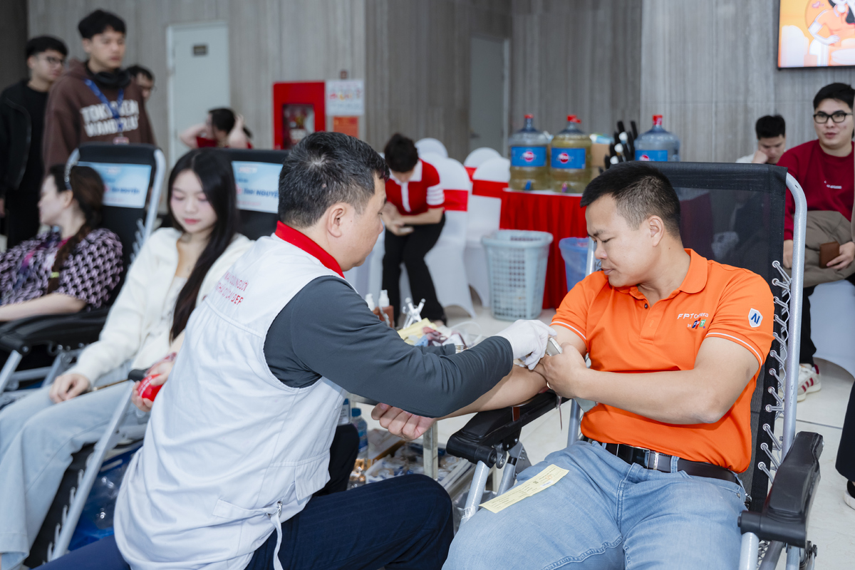 <p class="Normal" dir="ltr"> Nối dài hành trình của giọt máu, người FPT cùng nhau mang điều tử tế lan xa, vun đắp tinh thần tương thân tương ái. Những nghĩa cử thầm lặng đó sẽ viết tiếp hành trình vì cộng đồng mà FPT luôn tự hào.</p>