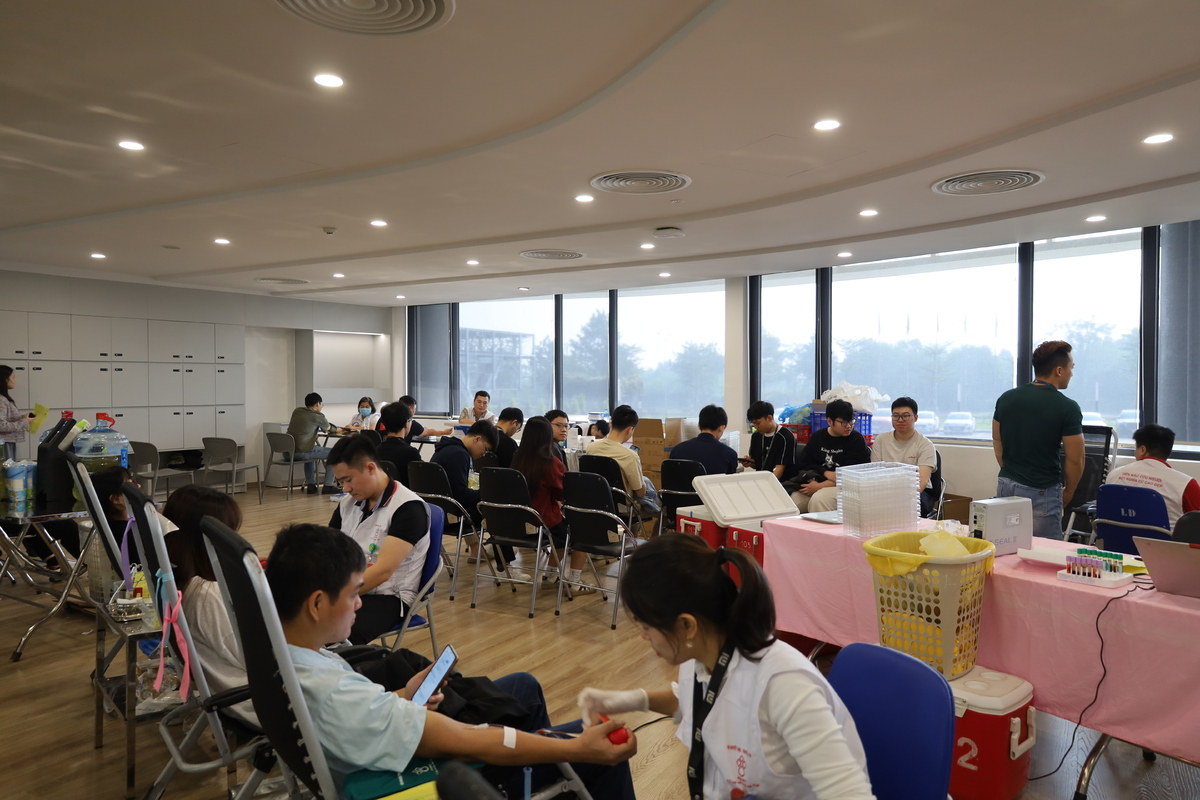 <p class="Normal" dir="ltr"> Với số lượng nhân sự đông và liên tục đổ về, đội ngũ tổ chức tại F-Ville đã chủ động tối ưu quy trình, phân luồng rõ ràng để CBNV có trải nghiệm thuận tiện và an tâm trong suốt chương trình.</p>