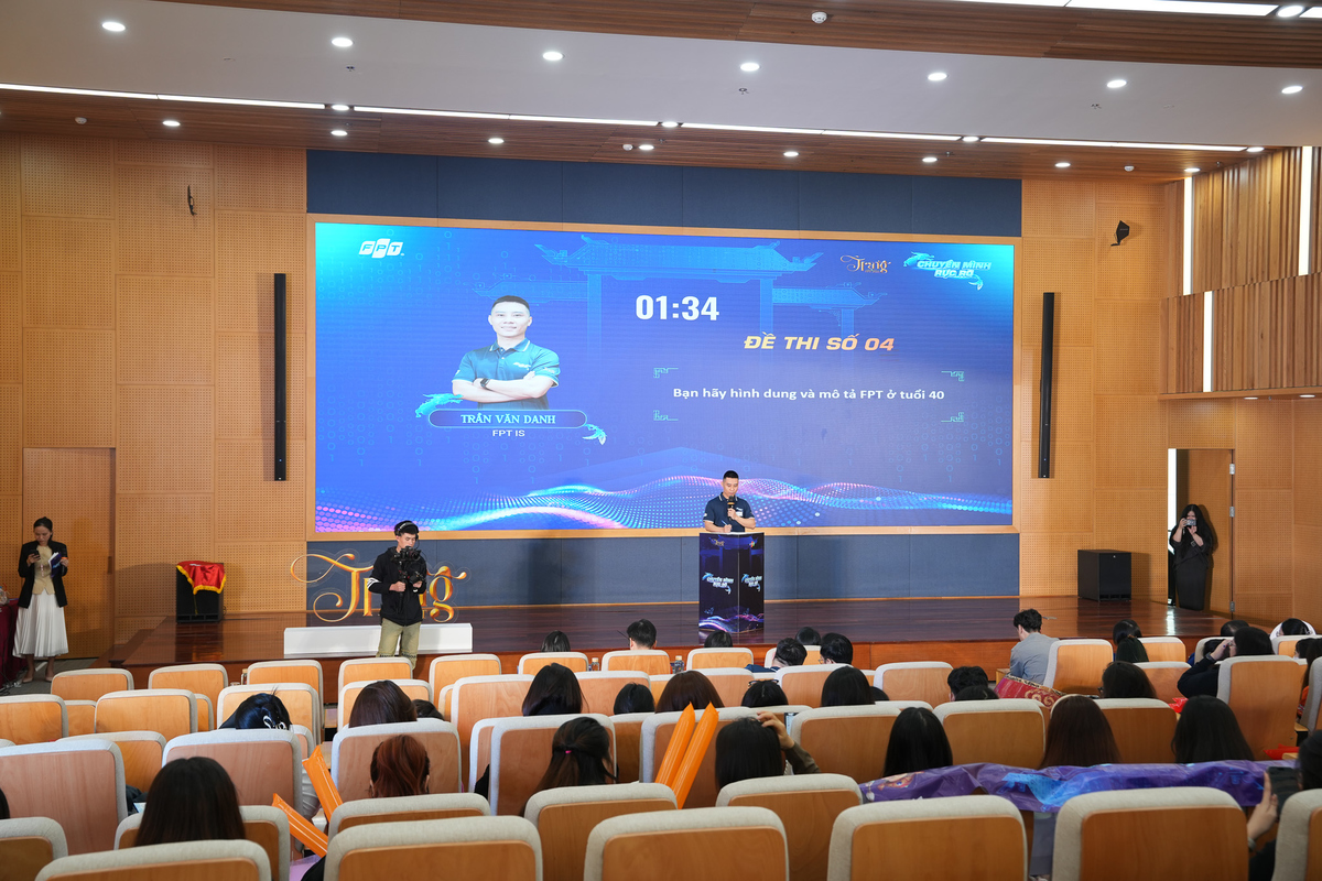 <p class="Normal" style="text-align:justify;"> Với đề bài: Bạn hãy hình dung và mô tả FPT ở độ tuổi 40, sĩ tử Trần Văn Danh &lpar;FPT IS&rpar; đã thuyết phục người nghe bằng bức tranh chuyển dịch, từ mô hình outsourcing sang làm chủ công nghệ lõi và tiến sâu vào thị trường toàn cầu. Điểm nhấn trong phần thi của anh là tư duy biện chứng sâu sắc: Giữa sự thay đổi vũ bão về chiến lược và công nghệ để tăng trưởng doanh thu, văn hóa vẫn là "bất biến" để giữ gìn bản sắc FPT. Anh kết thúc phần thi bằng thông điệp về sự đoàn kết: Sự đồng lòng giữa lãnh đạo và nhân viên chính là chìa khóa vàng để mở cánh cửa thành công ở tuổi 40.</p>