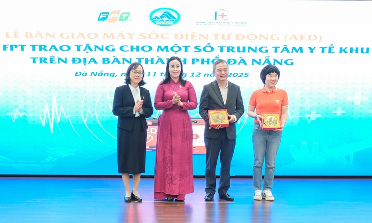 FPT bàn giao 45 máy khử rung tim tự động đầu tiên tại thành phố Đà Nẵng