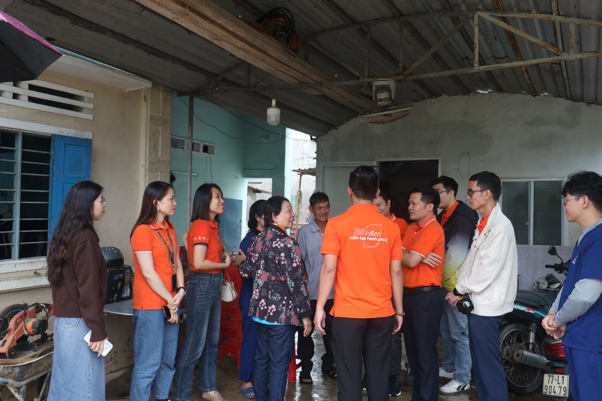 <p class="Normal"> Tổng kết đợt hỗ trợ lần thứ 4, Quỹ Người FPT Vì cộng đồng đã tổ chức thăm hỏi các gia đình CBNV bị thiệt hại do bão lũ tại Gia Lai và Khánh Hòa, trực tiếp trao hỗ trợ và động viên đồng đội FPT sớm ổn định cuộc sống sau thiên tai lịch sử. Song song với hoạt động tái thiết các điểm trường trong khuôn khổ chiến dịch “Cùng đồng bào vượt lũ”, người FPT còn lan tỏa tinh thần đồng đội bằng việc đến tận gia đình CBNV thăm hỏi, sẻ chia và đồng hành bằng những hành động thiết thực.</p>