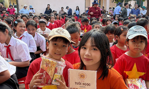 Nhà Phần mềm FPT nối dài yêu thương tại điểm trường biên giới Quảng trị