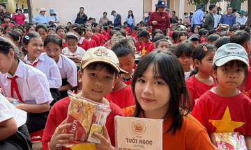 Nhà Phần mềm FPT nối dài yêu thương tại điểm trường biên giới Quảng trị