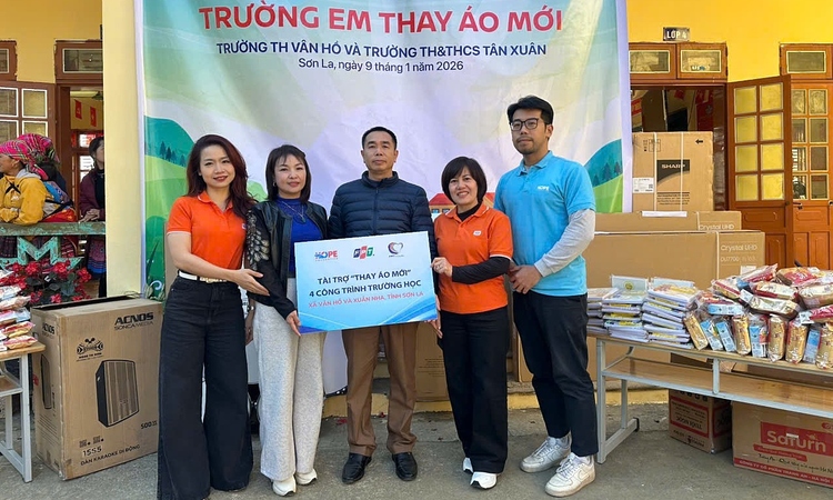Quỹ Người FPT Vì cộng đồng 'thay áo mới' cho 4 trường học ở Sơn La