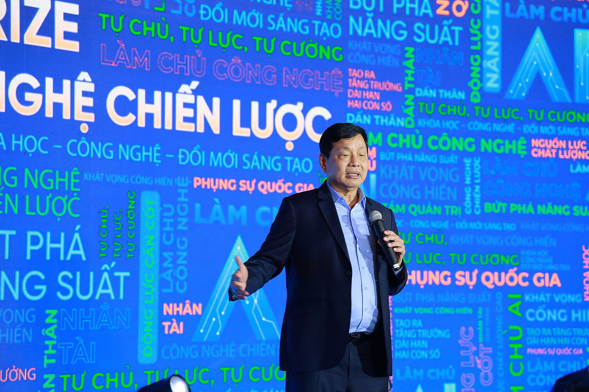 ong-truong-gia-binh-chu-tich-hdqt-fpt-1-