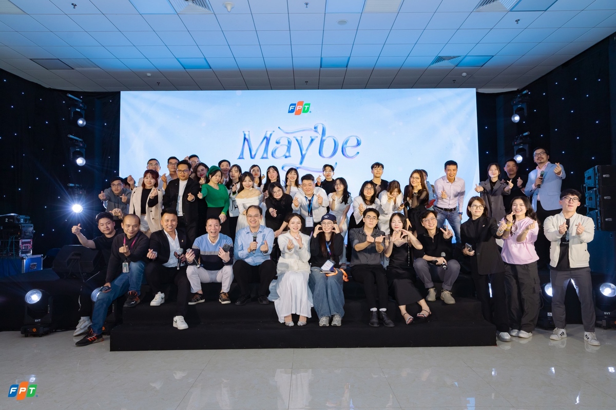 <p class="Normal" dir="ltr" style="text-align:justify;"> “Vui”, “hào hứng” và “thú vị” và là những cảm xúc được nhiều người tham gia nhắc đến khi nói về MAYBE sau chuỗi hoạt động trải nghiệm. Chia sẻ về cảm xúc khi tham gia chương trình, chị Lay Thị Kim Ngân &lpar;Viễn thông FPT&rpar; cho biết: “Trước khi tham gia mình không kỳ vọng nhiều, nhưng khi trải nghiệm rồi thì thấy rất vui, vừa được tham gia nhiều hoạt động, vừa làm quen thêm nhiều người bạn mới”.</p> <p class="Normal" dir="ltr" style="text-align:justify;"> Trong khi đó, anh Nguyễn Mạnh Hoàng Sơn &lpar;Trung tâm Hà Nội 03, nhà Viễn thông&rpar; bày tỏ sự trân trọng khi công ty tổ chức hoạt động ý nghĩa này: “Cảm ơn hai đơn vị đã tổ chức một hoạt động vui và ý nghĩa, tạo cơ hội để anh em hai công ty có cơ hội gặp gỡ, giao lưu và gắn kết với nhau nhiều hơn”.</p> <p class="Normal" style="text-align:justify;"> Khép lại hành trình “Chạm - Cảm”, có người “đi lẻ bóng - về có đôi”, có người làm quen thêm nhiều bạn mới, nhưng điểm chung là tất cả đều có cho mình trải nghiệm mới mẻ, đáng nhớ. MAYBE không chỉ là chương trình ghép đôi, mà còn là cầu nối gắn kết người F các đơn vị, góp phần chăm lo đời sống tinh thần và xây dựng môi trường làm việc hạnh phúc cho CBNV.</p>