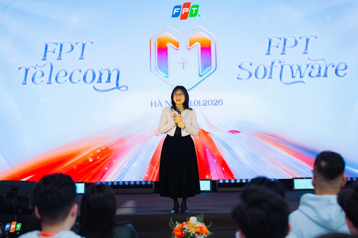 <p class="Normal" dir="ltr" style="text-align:justify;"> Phát biểu khai mạc chương trình, đại diện Ban Tổ chức - chị Phùng Thu Trang &lpar;Giám đốc Nhân sự FPT Telecom&rpar; chia sẻ, MAYBE được xây dựng từ mong muốn kết đôi “Trai làng - Gái làng” còn độc thân, tạo ra một không gian gần gũi, nơi các bạn trẻ hai đơn vị có thể thoải mái trò chuyện, giao lưu và là chính mình.</p> <p class="Normal" style="text-align:justify;"> “Ngày hôm nay, mong các bạn mở lòng, chơi thật trọn vẹn và trò chuyện với nhau một cách thoải mái nhất, để ai cũng được là chính mình. Khi mỗi người cảm thấy vui vẻ và hạnh phúc, thì môi trường làm việc cũng sẽ trở nên tích cực và ấm áp hơn. Đó chính là tinh thần Happy Workplace mà FPT luôn trân trọng, gìn giữ và mong muốn cùng anh chị em xây dựng”, chị Trang nhấn mạnh.</p>