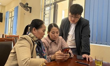 Sinh viên FPT hỗ trợ kỹ năng số cho cán bộ, người dân đặc khu Cô Tô, Quảng Ninh