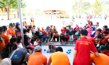 Sân chơi robotics nhà FPT lần đầu đến với học sinh vùng cao