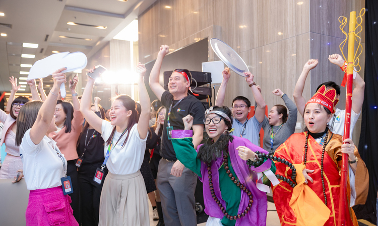 Lãnh đạo nhân đôi giải thưởng, chung kết iKhiến 2025 nóng từ sân khấu đến khán đài