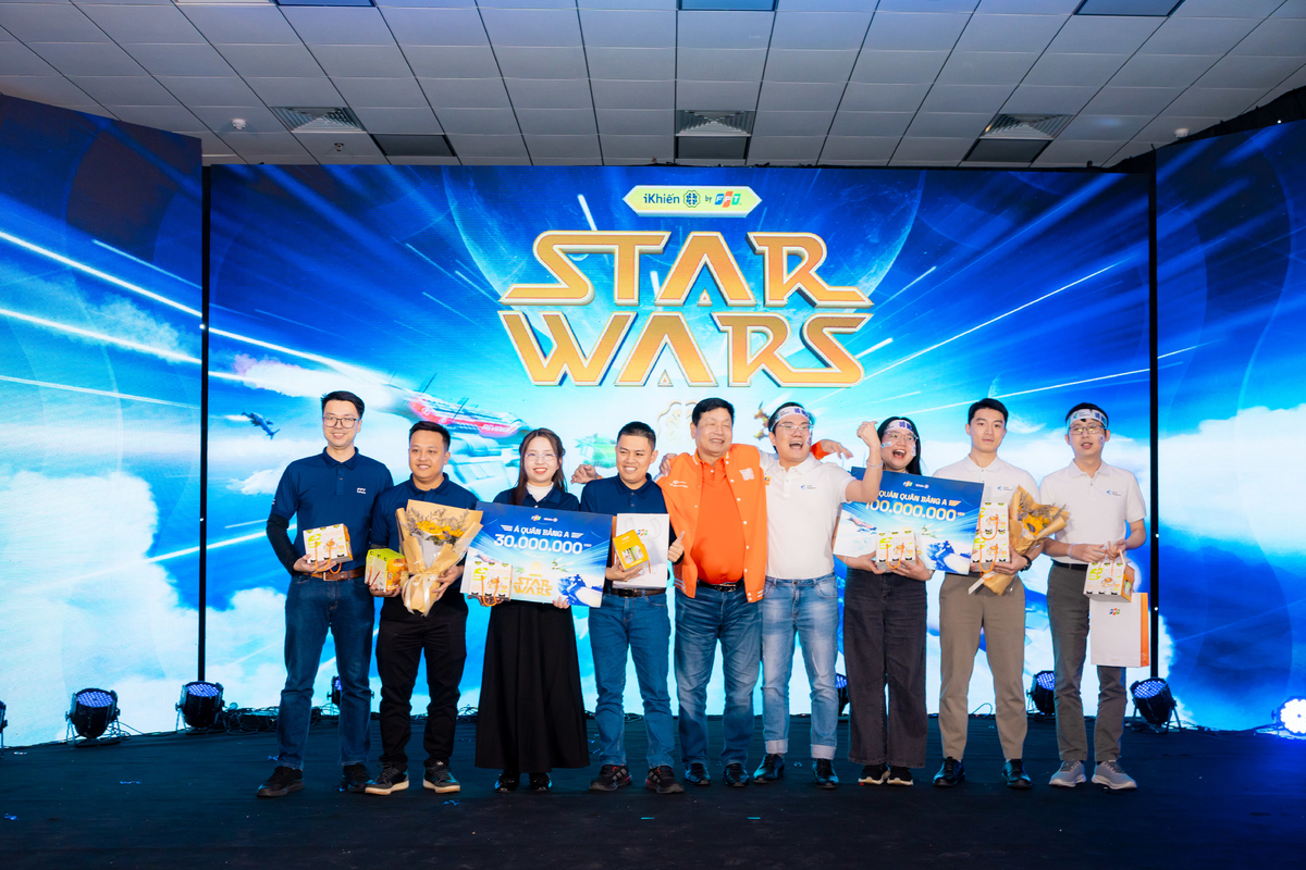 <p class="Normal"> Tại bảng Sản phẩm, Kyta Platform của FPT IS là đội xứng đáng giành ngôi vị Quán quân và nhận giải thưởng 100 triệu. Á quân thuộc về FPT VMSmart cùng giải thưởng 30 triệu đồng từ BTC.</p>