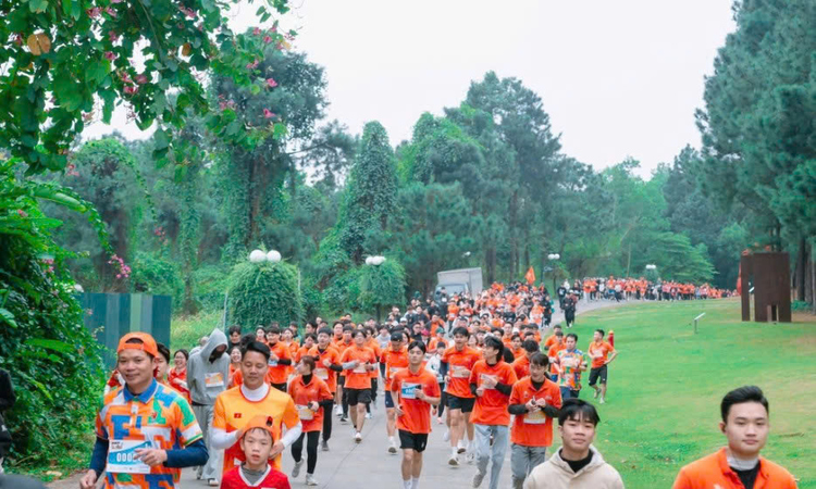 Gần 600 giảng viên, sinh viên nhà FPT cùng chạy nâng cao sức khoẻ