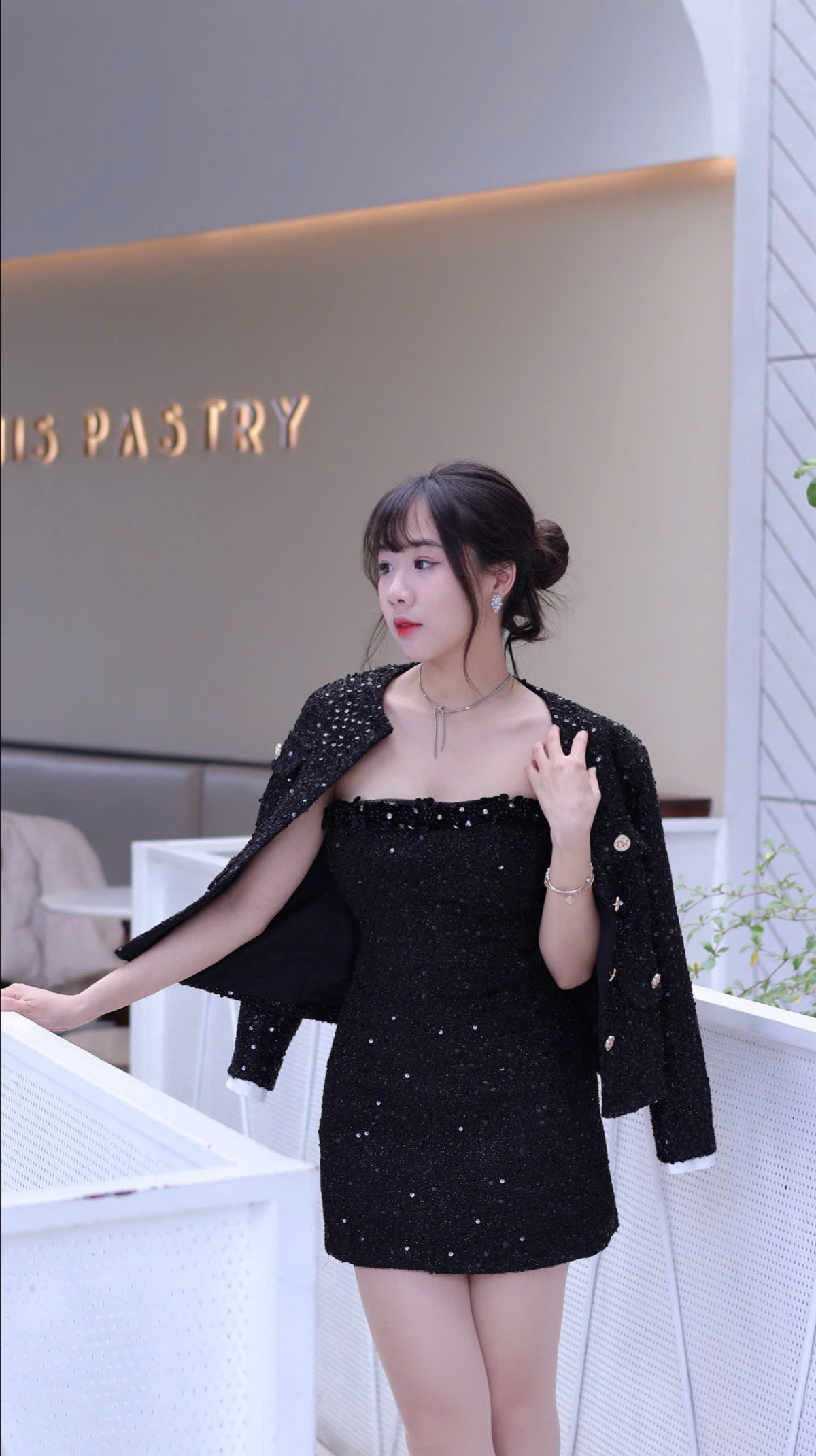 <p class="Normal" style="text-align:justify;"> Với Tuyết, môi trường FPT là nơi "nàng coder" được làm việc trong sự cởi mở, năng động và sáng tạo. Ở đó, những “mentor” giàu kinh nghiệm luôn sẵn sàng đồng hành, “cầm tay chỉ việc”, giúp cô trưởng thành từng ngày trên con đường nghề nghiệp.</p>