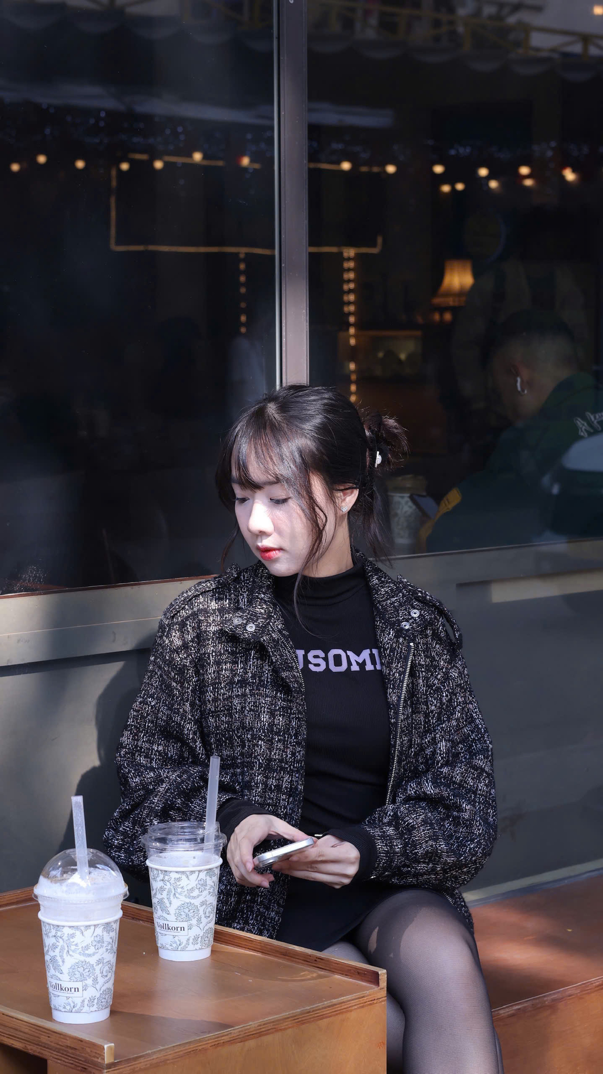 <p class="Normal" style="text-align:justify;"> "Trong 1-3 năm tới, tôi mong muốn nâng cao chuyên môn kỹ thuật và tham gia sâu hơn vào thiết kế giải pháp" - ước mơ nhỏ của cô nàng công nghệ nhà F. Không chỉ làm tốt phần việc của bản thân, mà còn đóng góp nhiều giá trị hơn cho dự án và cho cả team.</p>