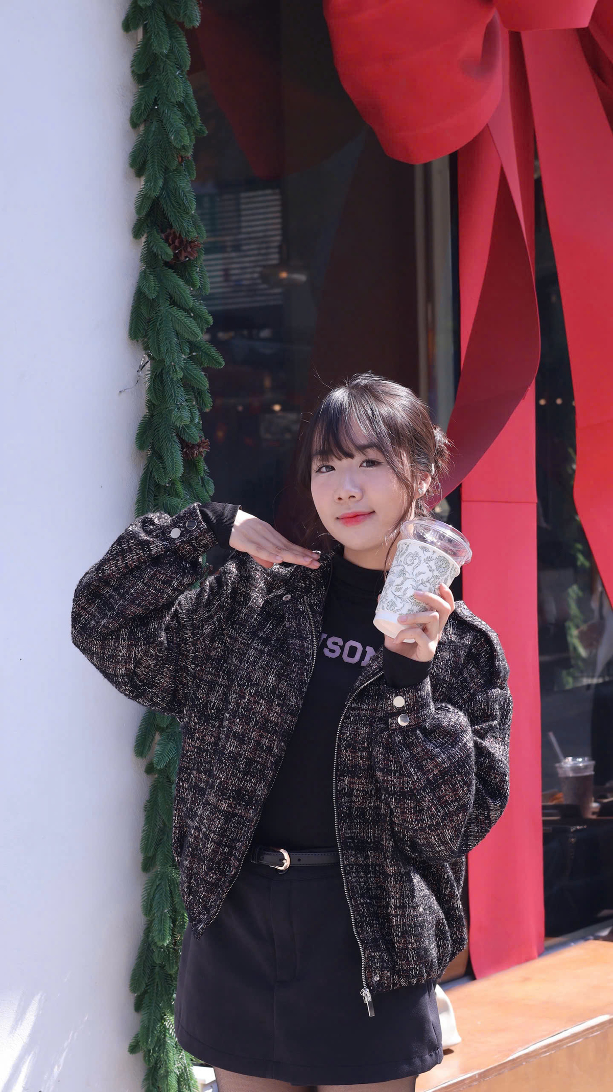 <p class="Normal" style="text-align:justify;"> "Một ngày làm việc lý tưởng với tôi là khi mọi thứ diễn ra trôi chảy: code không bug", Tuyết bày tỏ. Một mong muốn rất “đặc trưng dân kỹ thuật”, giản dị nhưng đủ để tạo nên cảm giác trọn vẹn sau mỗi ngày làm việc.</p>