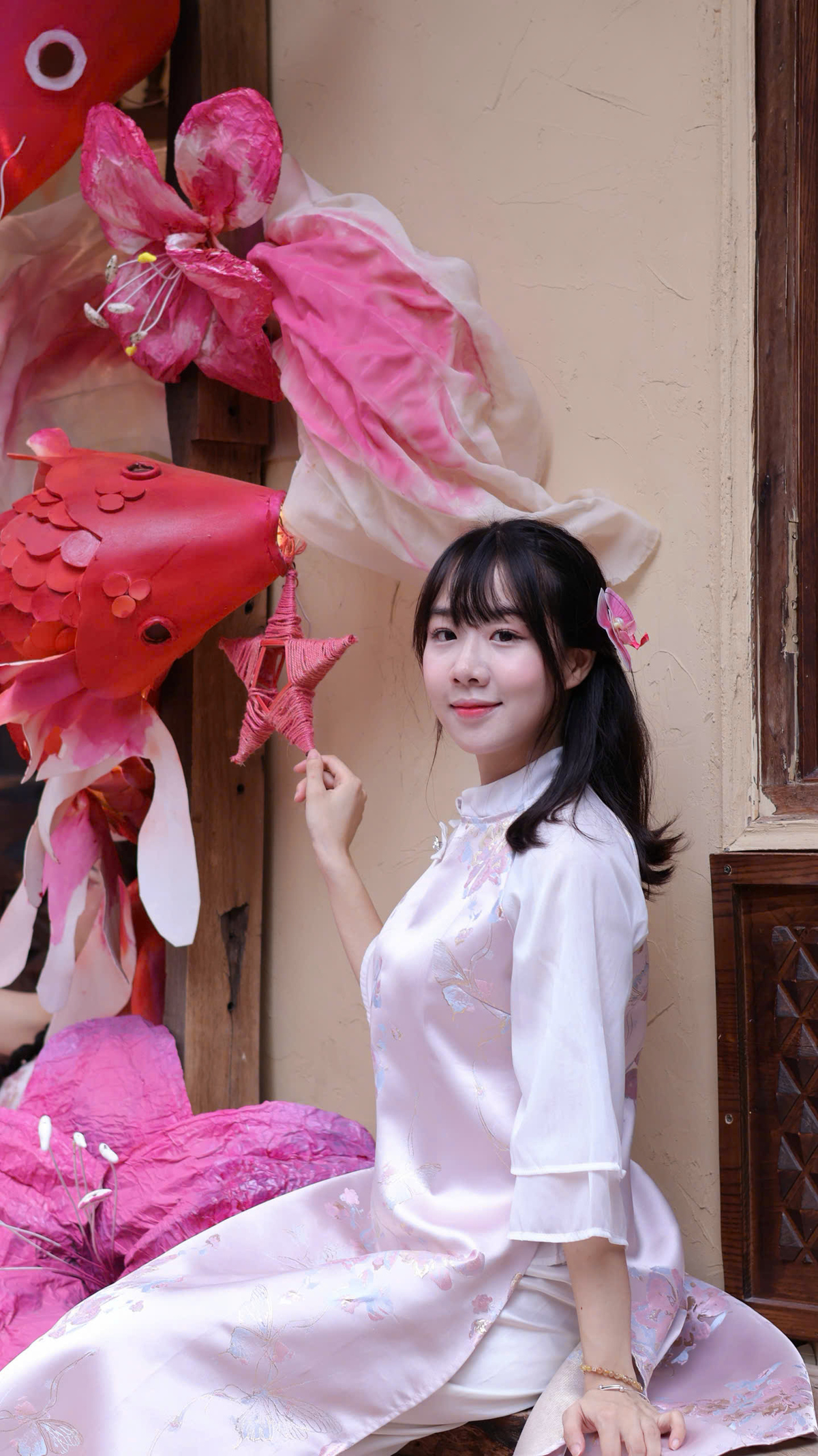 <p class="Normal" style="text-align:justify;"> Gia nhập FPT từ năm 2022, Đỗ Ánh Tuyết với vẻ ngoài ưa nhìn, niềm yêu thích công nghệ cùng nguồn năng lượng tích cực nhanh chóng chiếm được cảm tình của nhiều đồng nghiệp. Đây là một cột mốc không quá ồn ào, nhưng là điểm khởi đầu cho hành trình gắn bó với công nghệ, với những dòng code và những dự án mang giá trị thực tiễn.</p> <p class="Normal" style="text-align:justify;"> Hiện Tuyết làm việc tại <span>FPT DC5 - dự án chiến lược về dữ liệu của Tập đoàn FPT.</span></p>