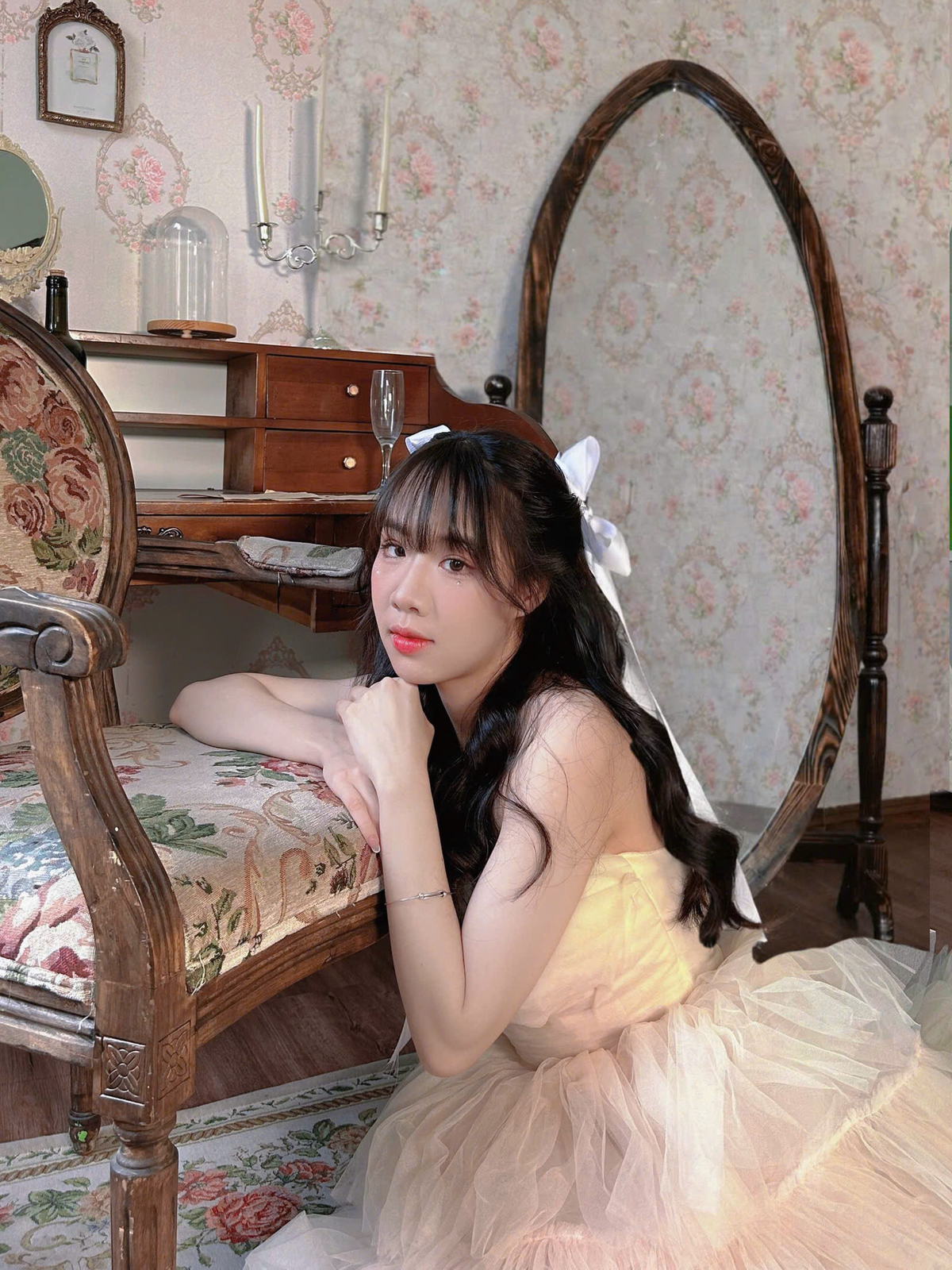 <p class="Normal" style="text-align:justify;"> Từ nhỏ, bên cạnh sở thích búp bê, Tuyết còn thích khám phá các loại đồ chơi đáng ra dành cho con trai. Có lẽ chính sự yêu thích với công nghệ, máy móc đã đưa cô đến với lập trình.<br /> Đặc biệt, điều giữ Tuyết gắn bó không chỉ là công việc, mà là cảm giác mỗi ngày đều học được điều mới và được góp phần tạo nên những sản phẩm “chạy thật - dùng thật”.</p>