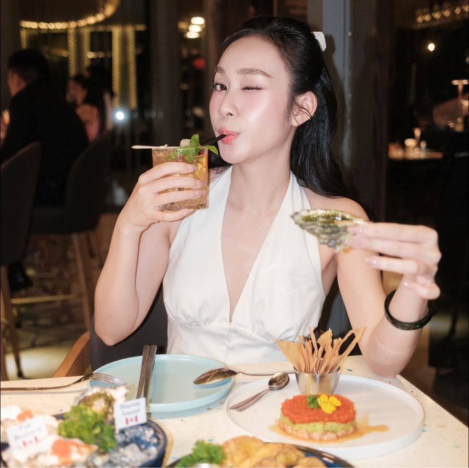 <p class="Normal" style="text-align:justify;"> Môi trường FPT với nhịp độ nhanh, yêu cầu cao và không ít áp lực mang đến cho Hà Vy nhiều thách thức. Nhưng chính điều đó giúp cô trưởng thành nhanh hơn, bình tĩnh hơn và có trách nhiệm hơn với mỗi việc mình làm.</p>