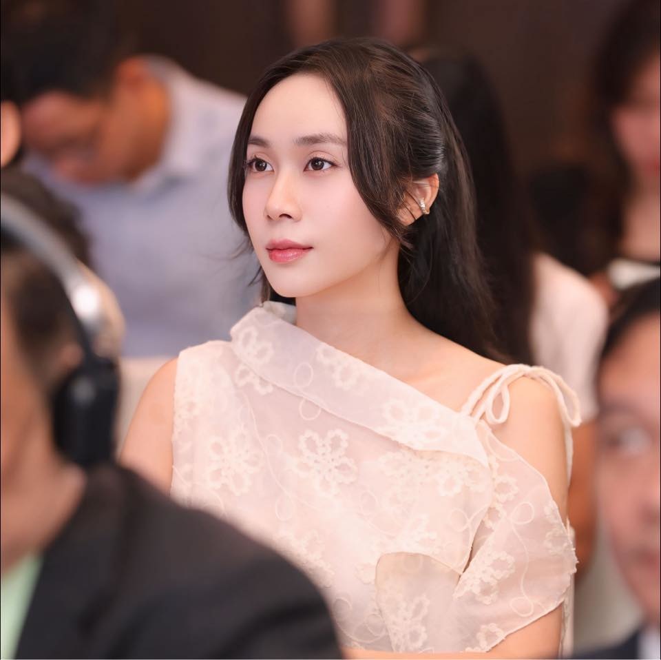 <p class="Normal" style="text-align:justify;"> Trong 1-3 năm tới, Hà Vy mong muốn tiếp tục phát triển tư duy, tích lũy thêm trải nghiệm và góc nhìn để đóng góp nhiều giá trị hơn cho tổ chức - đồng thời tự tin hơn với con đường mình đã chọn.</p>