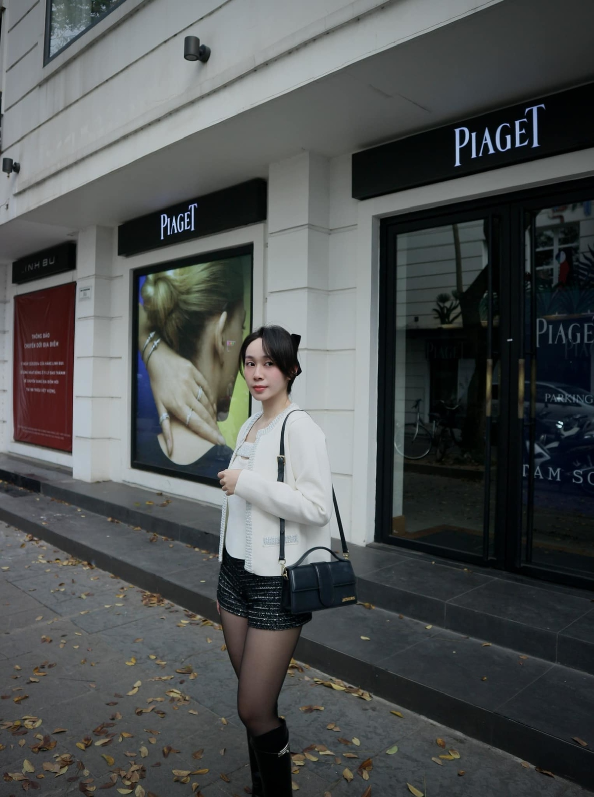 <p class="Normal" style="text-align:justify;"> Gần 8 năm đi cùng FPT, từ thực tập sinh đến người làm nghề vững vàng hơn mỗi ngày, Hà Vy nói rằng điều giữ mình ở lại chính là cảm giác thân quen, vui vẻ và ấm áp khi làm việc cùng đồng nghiệp.</p>