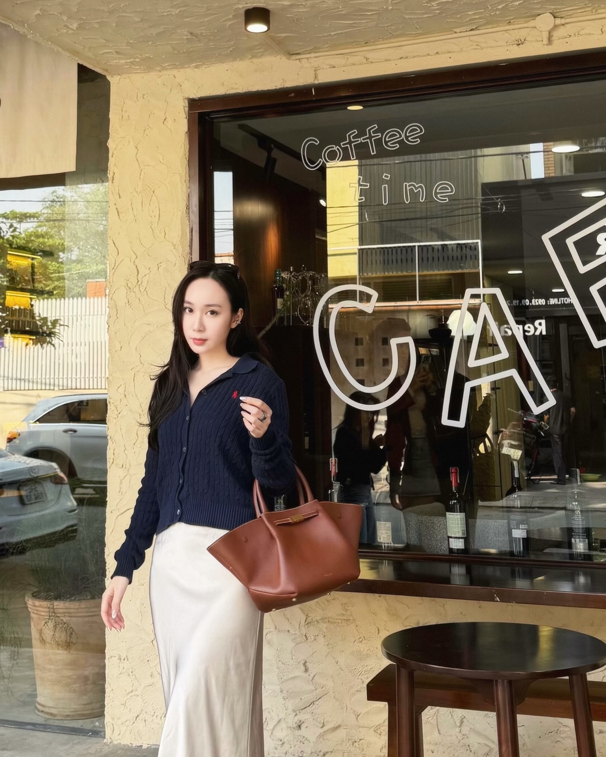 <p class="Normal" style="text-align:justify;"> Làm truyền thông, theo Hà Vy, không chỉ cần kỹ năng mà còn cần bản lĩnh và sự cân bằng cảm xúc: khi cần nói nhanh, lúc cần chậm lại; khi cần lên tiếng, có lúc im lặng lại là lựa chọn đúng.</p>