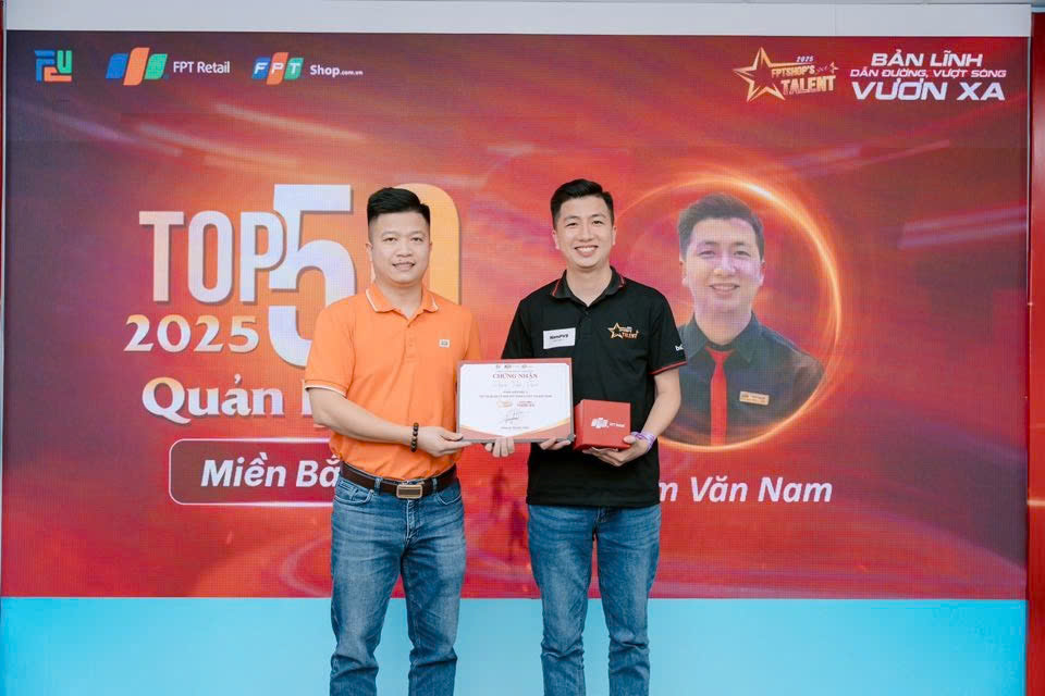 <p class="Normal"> Nhìn lại hành trình của mình, anh Nam tin rằng việc chăm sóc tốt cho bản thân chính là nền tảng cốt lõi để mỗi nhân viên khối Shop có thể phục vụ khách hàng bằng cả cái tâm và sự bền bỉ.</p>