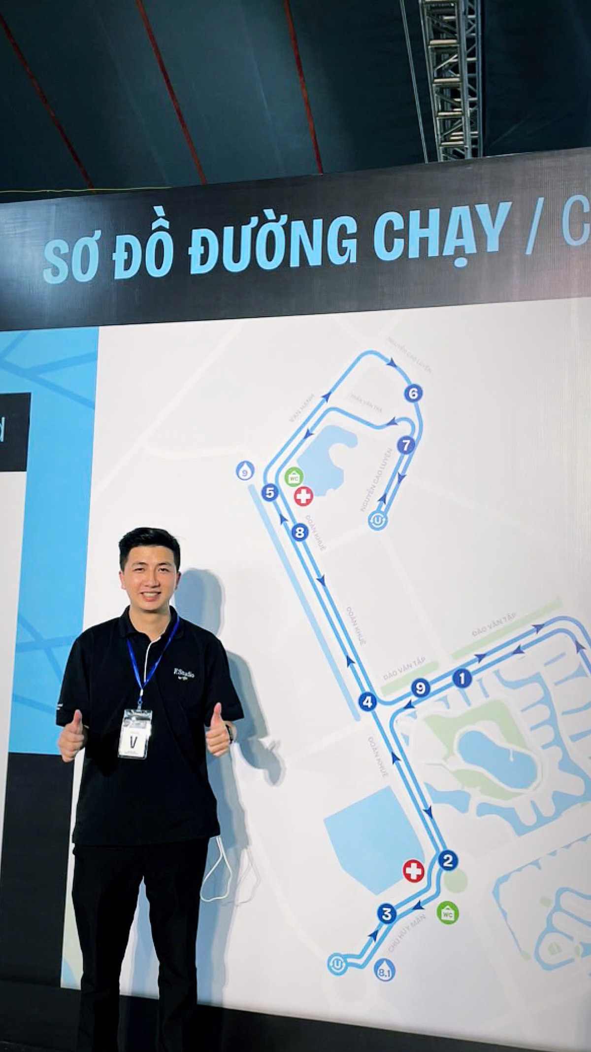 <p class="Normal" style="text-align:justify;"> Khác với khối văn phòng, nhịp làm việc của anh luôn ở trạng thái “ngay và luôn”. Những lúc hàng về hay khách đông đột xuất, sự tỉnh táo và khả năng ứng biến linh hoạt trở thành yêu cầu bắt buộc.</p>