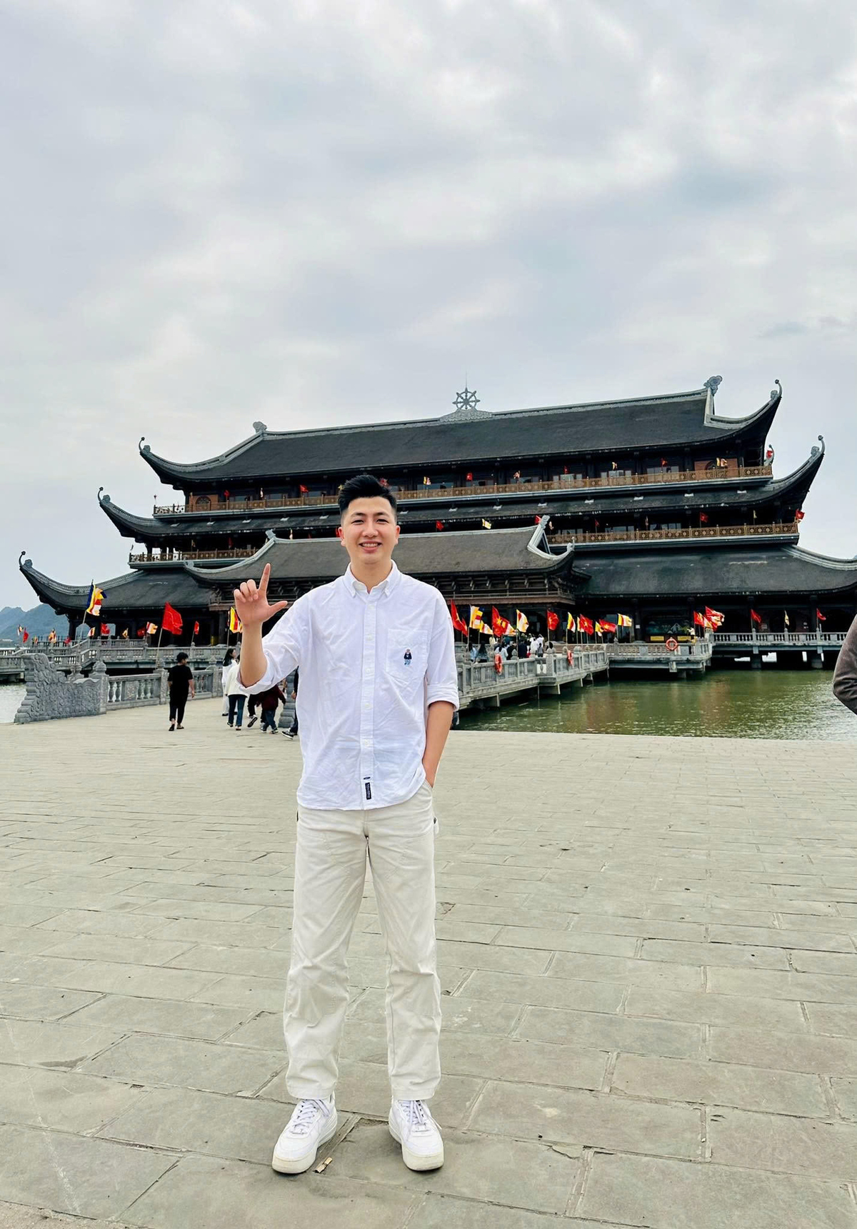 <p class="Normal" style="text-align:justify;"> Đối mặt với áp lực dồn dập, anh Nam chọn cách giữ kỷ luật bản thân bằng việc tập trung xử lý từng mục tiêu một, thay vì để sự hối hả làm mất đi sự điềm tĩnh cần thiết.</p>