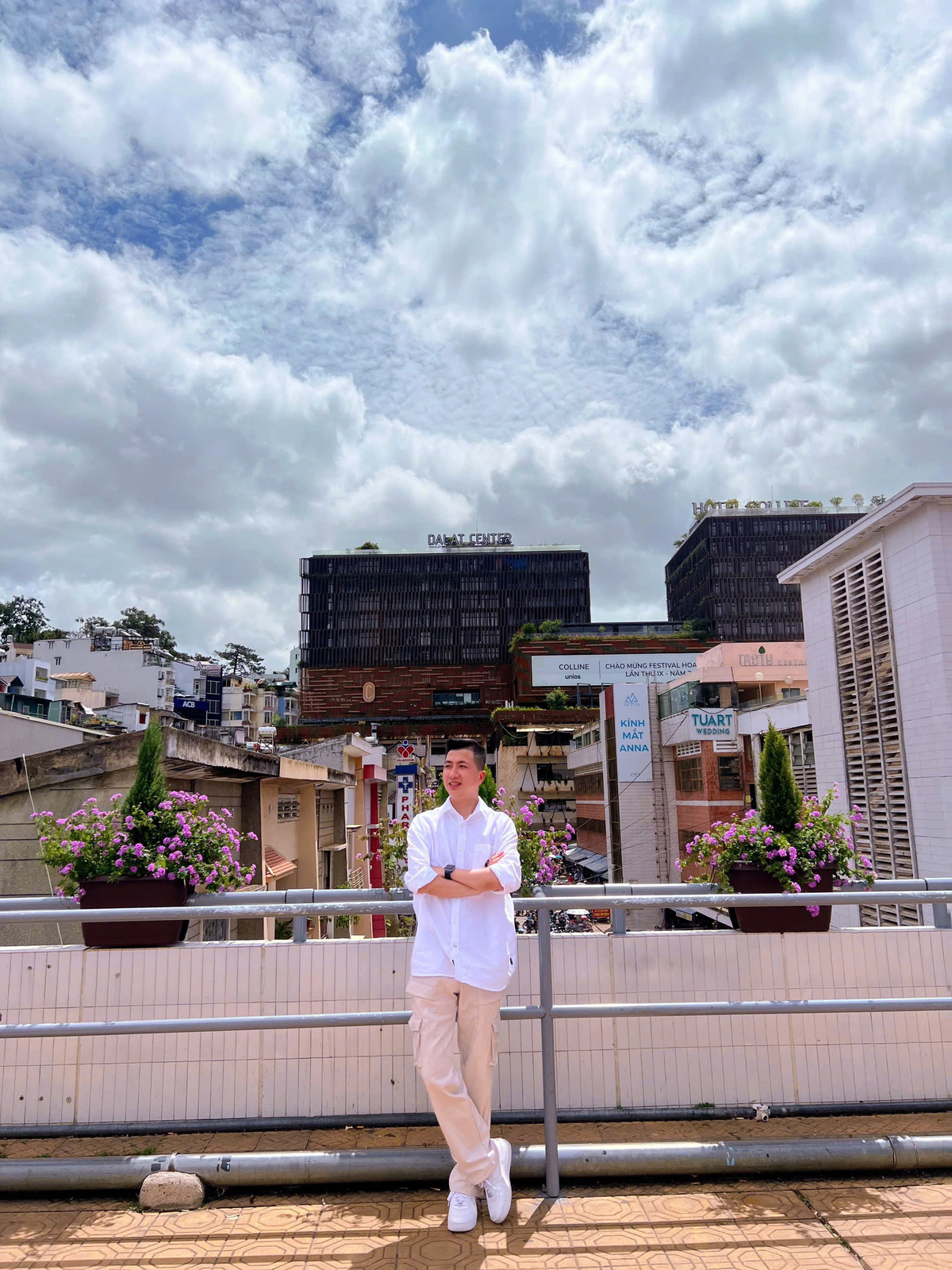 <p class="Normal" style="text-align:justify;"> Với anh, những chuyến đi tự phát cùng đồng đội không chỉ để giải tỏa áp lực mà còn là cơ hội để anh em gắn kết, cùng chia sẻ những câu chuyện nghề ngoài vòng xoáy của KPI.</p>