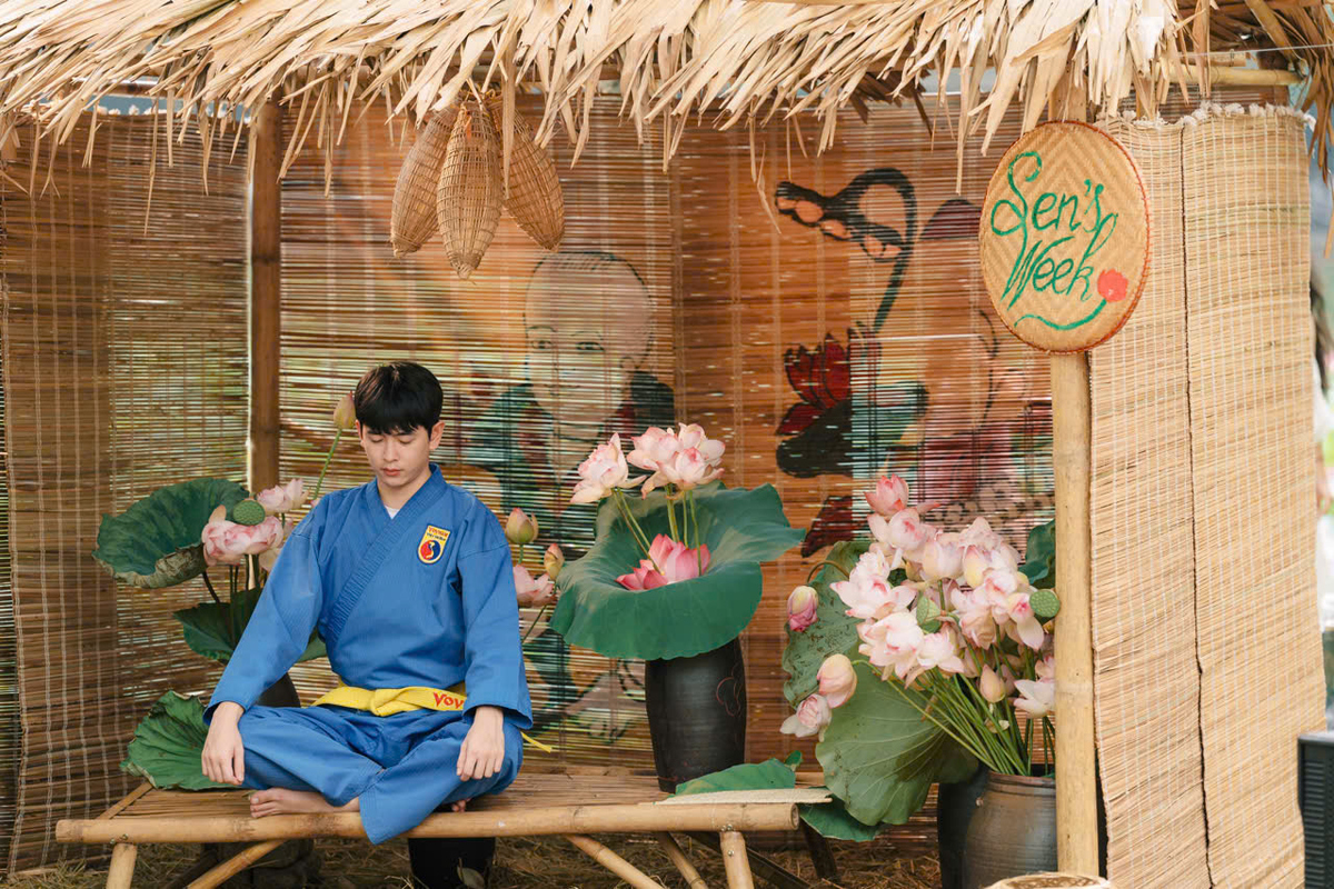 <p class="Normal" style="text-align:justify;"> Ấn tượng mạnh với môn Vovinam "đặc sản" của Đại học FPT, thầy giáo Phạm Đức Chính đã nộp hồ sơ ứng tuyển ngay khi ra trường. Đến nay, thầy đã có 7 năm gắn bó với sự nghiệp "trồng người" tại nhà F.</p>