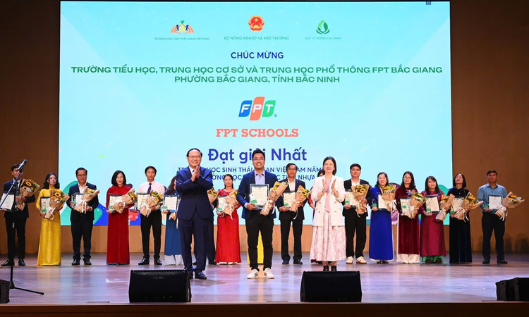 Đại diện nhà Giáo dục FPT giành giải Nhất vinh danh Trường học sinh thái