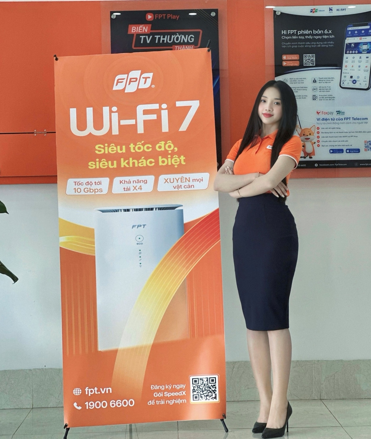 <p class="Normal" dir="ltr" style="text-align:justify;"> Chính môi trường làm việc chuyên nghiệp, cùng sự gần gũi, thân thiện của đồng đội khiến Huỳnh Sương dành nhiều sự gắn bó với Viễn thông FPT. Tại đây, Sương luôn nhận được sự hỗ trợ và hướng dẫn tận tình từ quản lý và phối hợp tích cực từ đồng nghiệp. “Mọi người cởi mở, sẵn sàng chia sẻ kinh nghiệm và giúp đỡ lẫn nhau, giúp mình học hỏi được nhiều kỹ năng thực tế cũng như nâng cao tinh thần làm việc nhóm” - Sương nói.</p> <p class="Normal" dir="ltr" style="text-align:justify;"> Công ty luôn tạo điều kiện tối đa để nhân viên hoàn thiện bản thân thông qua các chương trình đào tạo và trải nghiệm thực tế. Sự ghi nhận xứng đáng và cơ hội phát triển rõ ràng chính là động lực mạnh mẽ nhất để cô tiếp tục gắn bó, nỗ lực cống hiến cùng nhà Viễn thông.</p>