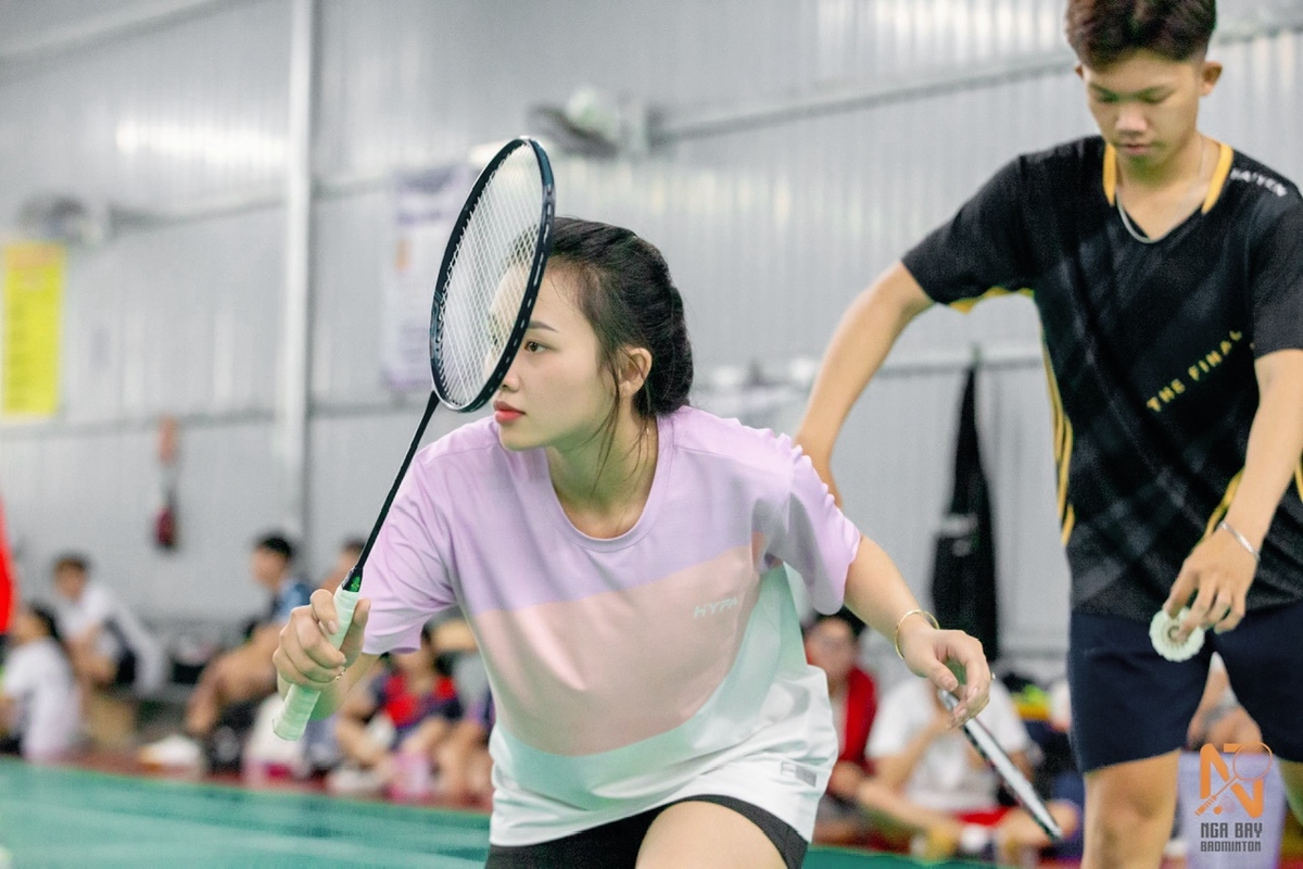 <p class="Normal" style="text-align:justify;"> Sau giờ làm việc, Sương thường dành thời gian cho các hoạt động giúp cân bằng cuộc sống và tái tạo năng lượng. Cô gái trẻ dành nhiều thời gian với cầu lông và chạy bộ để rèn luyện sức khỏe, giải tỏa căng thẳng sau một ngày làm việc. Bên cạnh đó, đan len cũng là một thú vui giúp mình thư giãn tinh thần, rèn sự kiên nhẫn và mang lại cảm giác nhẹ nhàng, thoải mái. Những sở thích này giúp mình duy trì lối sống tích cực, cân bằng giữa công việc và cuộc sống, từ đó có thêm năng lượng để làm việc hiệu quả hơn.</p>