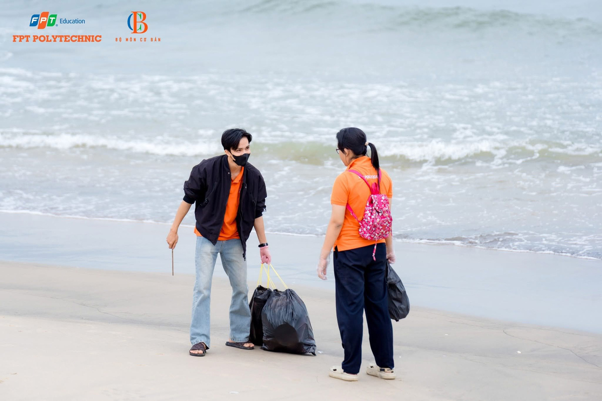 <p> Cô Hồ Thị Bảo Nhung - giảng viên FPT Polytechnic Đà Nẵng - cho hay hoạt động ý nghĩa này đã duy trì được hơn 2 năm nay, với mỗi năm từ 3 - 4 lần. Cô Nhung rất vui khi các sinh viên tham gia đều hào hứng, trách nhiệm, đặc biệt là thành quả khi rất nhiều rác được thu gom, trả lại bãi biển sạch đẹp cho thành phố đáng sống. </p> <p class="Normal" style="border-width:0px;border-style:solid;margin-top:0px;margin-bottom:0px;line-height:20px;"> <span style="border-width:0px;border-style:solid;">"Thay vì chỉ nghe - ghi - nhớ, sinh viên trực tiếp nhìn thấy hệ quả của rác thải đối với môi trường biển. Bài học về trách nhiệm công dân, bảo vệ môi trường trở nên sống động và có sức nặng hơn bất kỳ slide bài giảng nào", cô Nhung bày tỏ.</span></p>