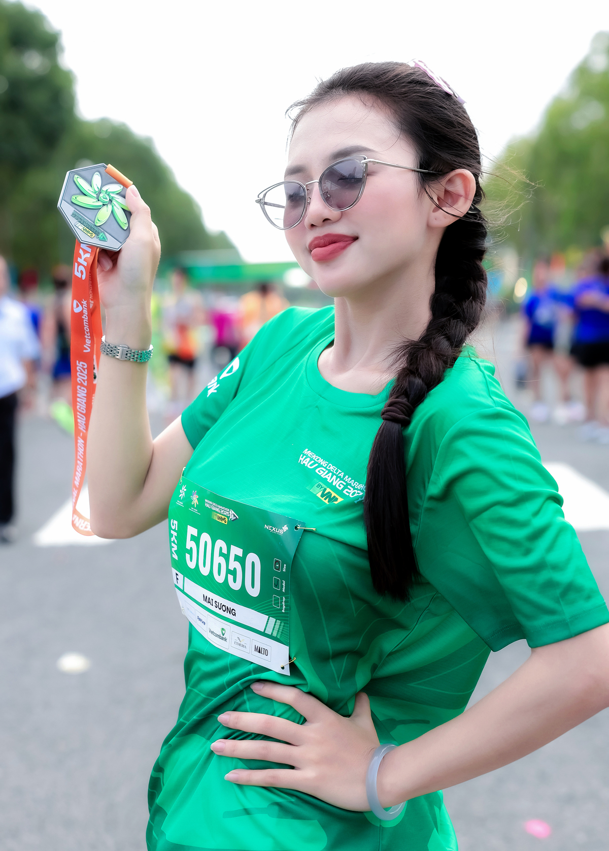 <p class="Normal" dir="ltr" style="text-align:justify;"> Năm 2025 ghi dấu sự trưởng thành vượt bậc của Huỳnh Sương cả về chuyên môn lẫn cá nhân. Trong công việc, cô khẳng định năng lực qua việc xử lý hiệu quả các yêu cầu khách hàng, nâng cao rõ rệt kỹ năng giao tiếp và tinh thần trách nhiệm. Đặc biệt, danh hiệu Hoa khôi FTEL 2025 trở thành cột mốc đáng nhớ, giúp cô thêm tự tin và mở ra nhiều cơ hội gắn bó sâu hơn với nội bộ nhà Viễn thông.</p>