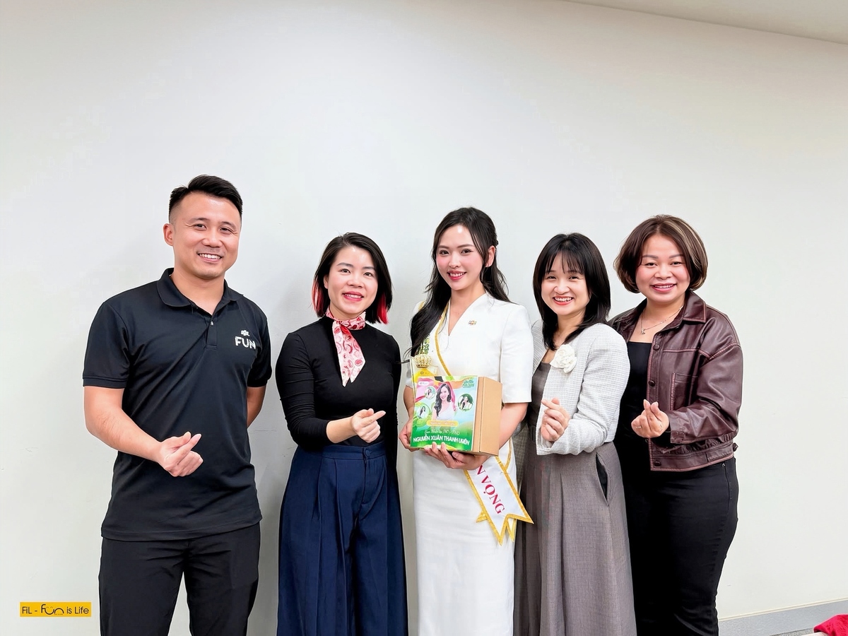 <p class="Normal" style="text-align:justify;"> Ví công việc của mình bằng chữ "rộng", Thanh Uyên hiểu rằng nghề này đòi hỏi sự thấu hiểu đa dạng từ con người đến tổ chức, và quan trọng nhất là tinh thần học hỏi để phát triển mỗi ngày.</p>