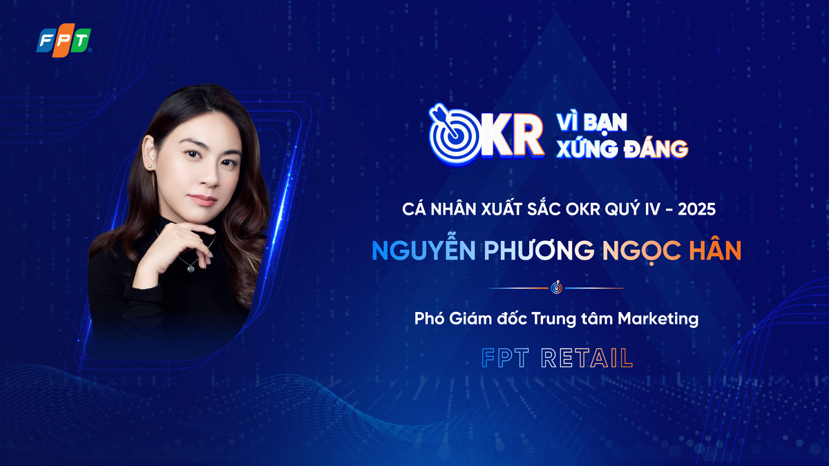 <p class="Normal"> Với <strong>Nguyễn Phương Ngọc Hân, Phó Giám đốc Trung tâm Marketing &lpar;nhà Bán lẻ&rpar;</strong>, quý vừa qua là chặng thử thách thực sự cho bài toán thương hiệu và tăng trưởng song hành. Mục tiêu OKR đặt ra gồm hai tuyến song song - gia tăng mức độ yêu thích với thương hiệu Long Châu và đạt KPI doanh thu từ nguồn marketing cho mảng vắc xin. Thách thức của mục tiêu đầu tiên nằm ở việc phần lớn khách hàng vẫn nhận diện Long Châu như một hệ thống nhà thuốc, trong khi tầm nhìn dài hạn là trở thành thương hiệu quốc dân về chăm sóc sức khỏe với hệ sinh thái dịch vụ toàn diện. Chuyển biến nhận thức từ “nhà thuốc” sang “người đồng hành sức khỏe” là một hành trình dài, đòi hỏi sự kiên định và vận hành đồng bộ.</p> <p class="Normal"> Ở mục tiêu thứ 2, mức độ khó tăng lên khi thị trường vaccine có đối thủ dẫn đầu mạnh, khiến bài toán duy trì nhận biết thương hiệu và chuyển hóa thành doanh thu trở nên khắt khe hơn. Trong bối cảnh đó, Hân cùng Trung tâm Marketing đã triển khai chuỗi chiến dịch truyền thông quy mô toàn quốc, được thiết kế và vận hành liên tục, nhất quán về thông điệp. Nỗ lực này giúp nâng cao vị thế thương hiệu trong tâm trí khách hàng, đặc biệt ở nhóm khách hàng bắt đầu cảm nhận Long Châu không chỉ là nơi bán thuốc, mà là thương hiệu chủ động thực hiện cam kết vì sức khỏe cộng đồng, từ đó gia tăng gắn kết và thiện cảm. Bên cạnh đó, nhờ sức bật thương hiệu, kết quả kinh doanh của mảng vắc xin cũng có sự tăng trưởng rõ rệt, đặc biệt ở tệp khách hàng trẻ.</p> <p class="Normal"> Điểm nổi bật nhất trong cách triển khai của Hân là năng lực định hướng nội dung xuyên suốt và kết nối các chiến dịch trọng điểm. Dự án MV hợp tác cùng nghệ sĩ Hòa Minzy là dấu ấn tiêu biểu khi được triển khai trong khung thời gian rất ngắn, đòi hỏi ra quyết định nhanh, điều phối đa bên và giữ vững định hướng thương hiệu. Hân trực tiếp phối hợp cùng nhạc sĩ, đạo diễn, đội ngũ sáng tạo và nghệ sĩ để thống nhất tinh thần, câu chuyện và thông điệp, tạo ra sản phẩm giàu cảm xúc, truyền tải giá trị thương hiệu gần gũi và dễ lan tỏa. Ở mảng vaccine, chị cùng team đã thuyết phục nghệ sĩ đồng hành với chủ đề HPV vốn nhạy cảm, đồng thời chuyển hóa nội dung giáo dục vốn khô khan thành chuỗi hoạt động sáng tạo phù hợp ngôn ngữ giới trẻ. Cách làm này cho thấy một tư duy rõ ràng - muốn tăng traffic và doanh thu, phải bắt đầu bằng niềm tin và mức độ ghi nhớ thương hiệu ở đúng nhóm mục tiêu.</p>