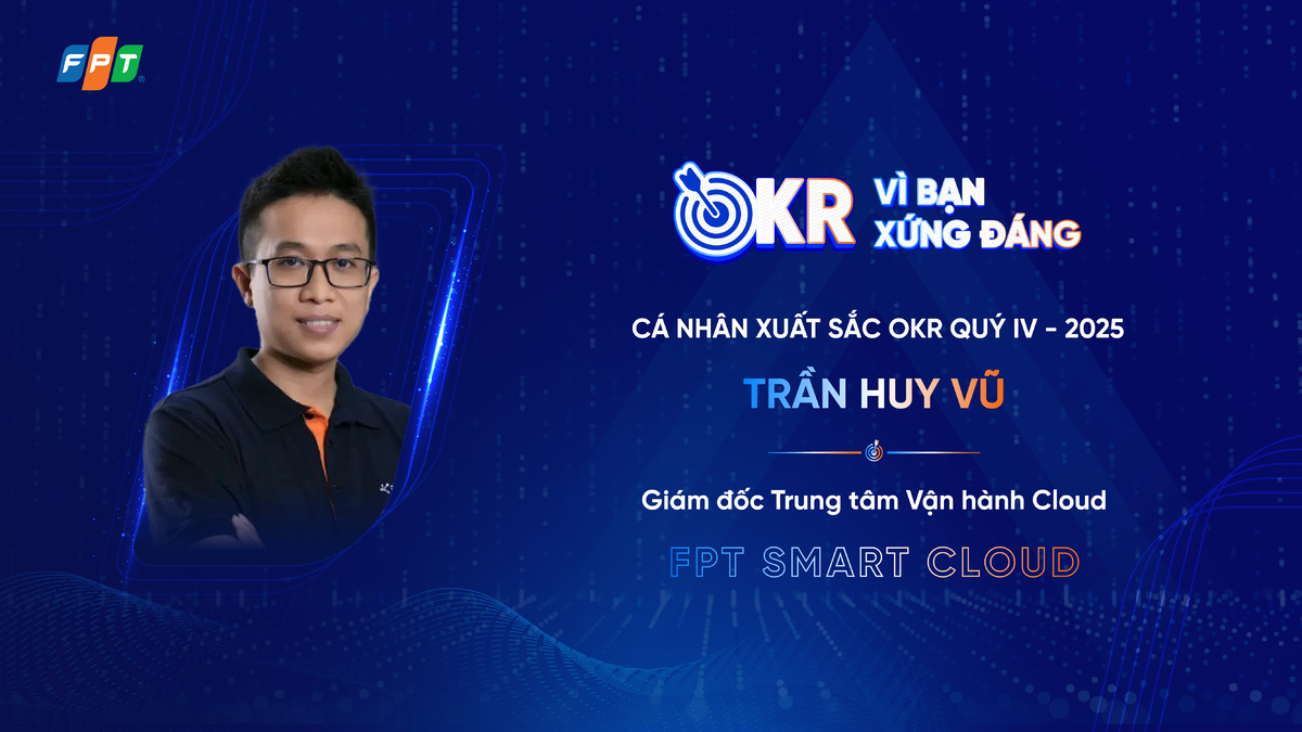 <p class="Normal"> OKR quý IV của <strong>Trần Huy Vũ, Giám đốc Trung tâm Vận hành Cloud, FPT Smart Cloud</strong> mang tính chuyển đổi chiến lược khi đặt mục tiêu tắt hoàn toàn vCloud Director &lpar;vCD&rpar; trên toàn bộ hạ tầng và áp dụng ITIL vào vận hành dịch vụ Cloud. Đây là mục tiêu chưa từng có tiền lệ tại FPT Smart Cloud, bởi vCD là nền tảng quản trị cốt lõi gắn chặt với quy trình vận hành và thói quen của khách hàng Doanh nghiệp &lpar;Enterprise&rpar;. Thách thức nằm ở việc vừa phải chuyển đổi toàn diện mô hình vận hành, vừa đảm bảo quy trình &lpar;SLA&rpar;, sự ổn định dịch vụ và mức độ hài lòng của khách hàng. Kết quả đạt được vượt kỳ vọng khi 100% khách hàng được chuyển đổi thành công sang Unify Portal, hệ thống vCD được tắt hoàn toàn và chương trình hoàn thành sớm hơn kế hoạch 2 tháng.</p> <p class="Normal"> Cách triển khai của Vũ thể hiện rõ vai trò điều phối và dẫn dắt. Anh đóng vai trò cầu nối giữa đội phát triển sản phẩm, đội vận hành hạ tầng, đội hỗ trợ và khách hàng Enterprise, cùng xác định các khoảng trống chức năng và ưu tiên phát triển đúng nhu cầu thực tế. Việc chuyển đổi được chia thành từng giai đoạn, kiểm soát rủi ro chặt chẽ từ thử nghiệm đến vận hành chính thức, đồng thời duy trì kênh phối hợp và phản hồi liên tục để xử lý nhanh các vấn đề phát sinh. Cách làm này không chỉ giúp đảm bảo mục tiêu ngắn hạn, mà còn đặt nền móng cho chiến lược tự chủ nền tảng và tối ưu vận hành dài hạn của FPT Smart Cloud.</p>