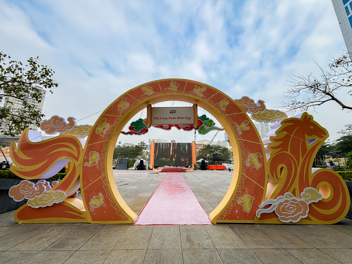 <p> Hội làng 2026 lấy chủ đề 12 Con giáp, mang đến những thử thách cho CTTV FPT khi phải mang đến những sản vật, trang trí gian hàng và các tiết mục theo con giáp được bốc thăm.</p>