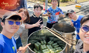 Chạm Tết FPT: Hơn nửa thập kỷ giữ vị bánh chưng cùng đồng nghiệp đón Tết