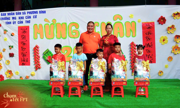 Người F mang Tết về vùng căn cứ với lễ hội ‘Vui xuân cùng bé’