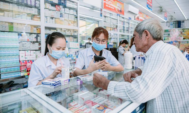 Áp dụng lương 300% cho nhân sự trực, FPT Long Châu công bố 326 nhà thuốc ‘thông’ Tết Bính Ngọ