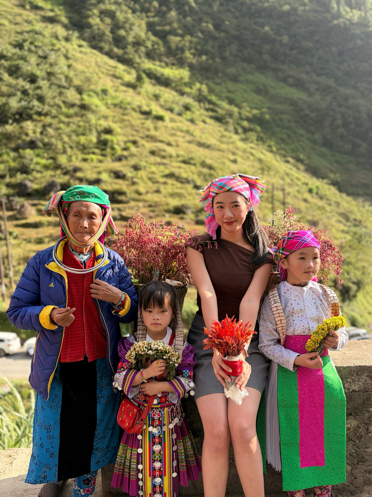 <p class="Normal" style="text-align:justify;"> Xem hành trình Bắc tiến như một chuyến "du học trong nước", Phi tranh thủ vi vu qua hơn 6 tỉnh thành miền Bắc. Mỗi vùng đất đi qua không chỉ mở rộng vốn sống mà còn giúp Phi thấu hiểu sâu sắc sự đa dạng văn hóa của đất nước mình.</p>