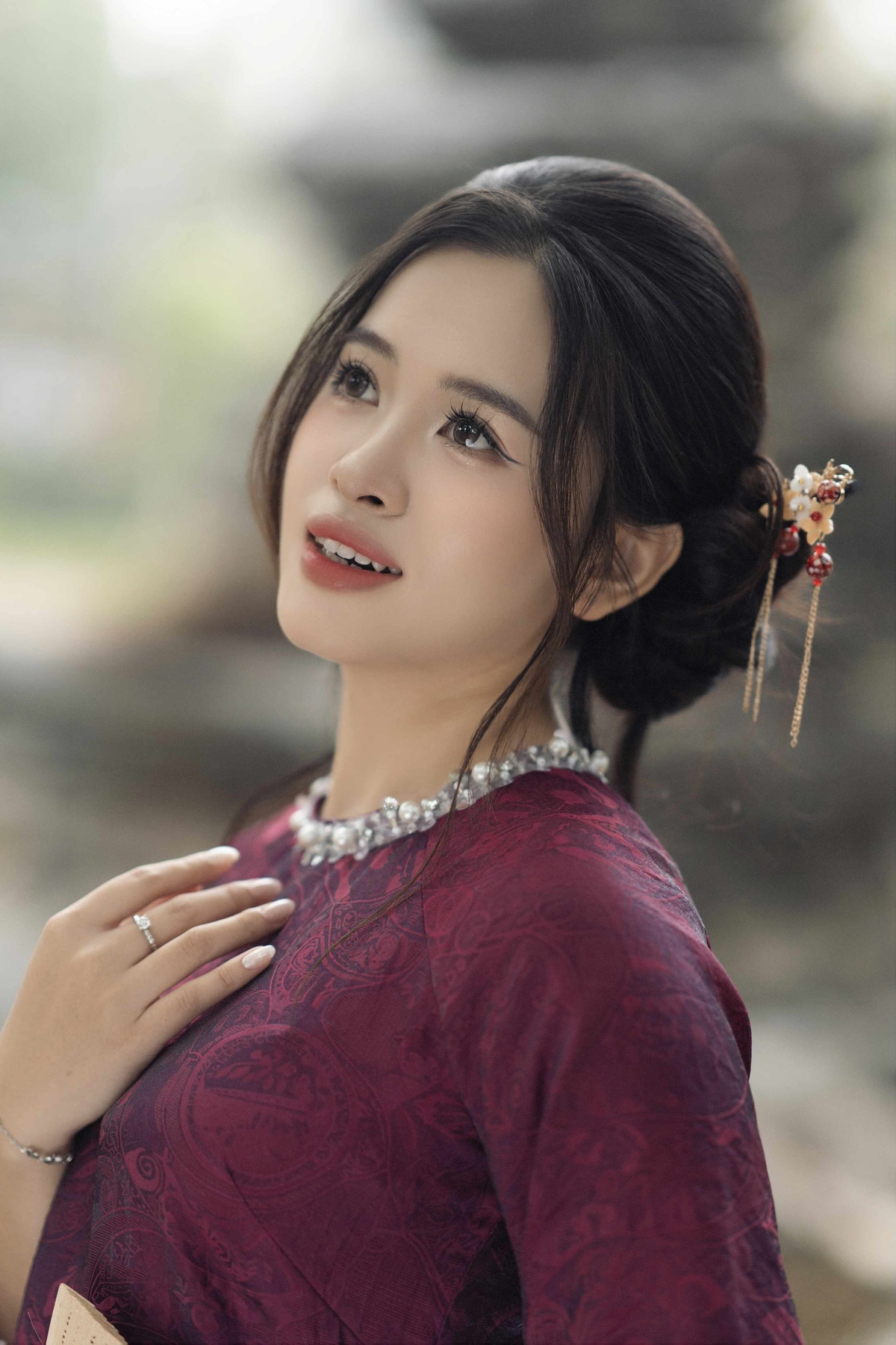 <p> <span><span>Với Thanh Lan, định nghĩa về Tết trọn vẹn rất ngắn gọn: “Có gia đình.” Không cần mâm cao cỗ đầy, không cần lịch trình dày đặc check-in, điều cô mong nhất vẫn là những bữa cơm sum vầy, tiếng cười và cảm giác được trở về.</span></span></p> <p> <span><span>Trước thềm năm mới, cô gửi lời chúc tới những người phụ nữ đang tất bật giữa công việc và gia đình: “Chúc chúng ta năm mới luôn khỏe mạnh, nhiều năng lượng và tạo ra nhiều giá trị tốt đẹp".</span></span></p>