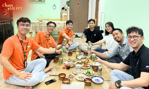 Chạm Tết FPT: Giữ văn hoá đến nhà chúc Tết