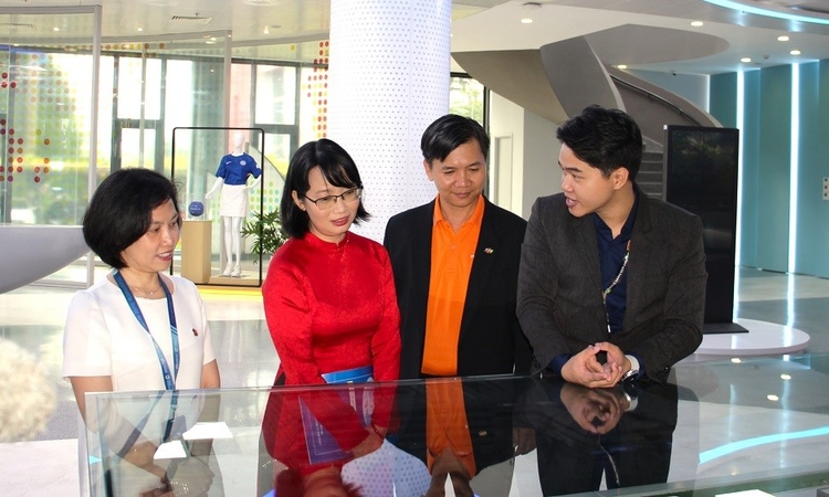 PCT UBND TP HCM: ‘FPT góp phần khẳng định vị thế của thành phố trên bản đồ công nghệ khu vực và quốc tế’