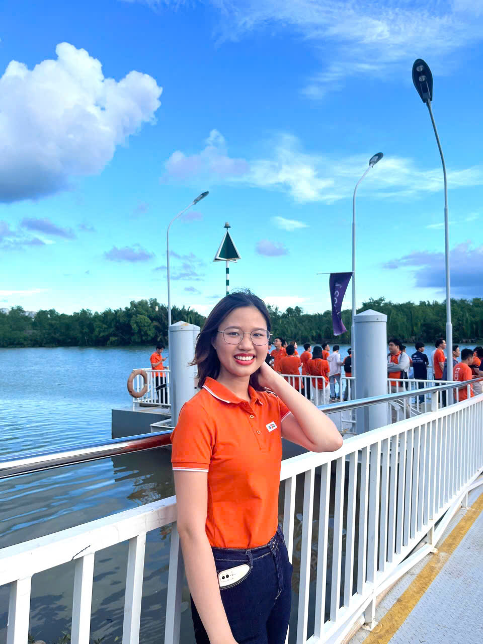 <p class="Normal" style="text-align:justify;"> Việc nắm trọn vòng đời dự án từ lúc "thai nghén" yêu cầu đến khi "nghiệm thu" tạo ra một luồng công việc liền mạch. Ngay từ lúc phân tích, team của chị đã chủ động lường trước rủi ro và lên kịch bản kiểm thử, nhờ đó giảm thiểu thời gian triển khai và giúp hệ thống linh hoạt đáp ứng thị trường.</p>